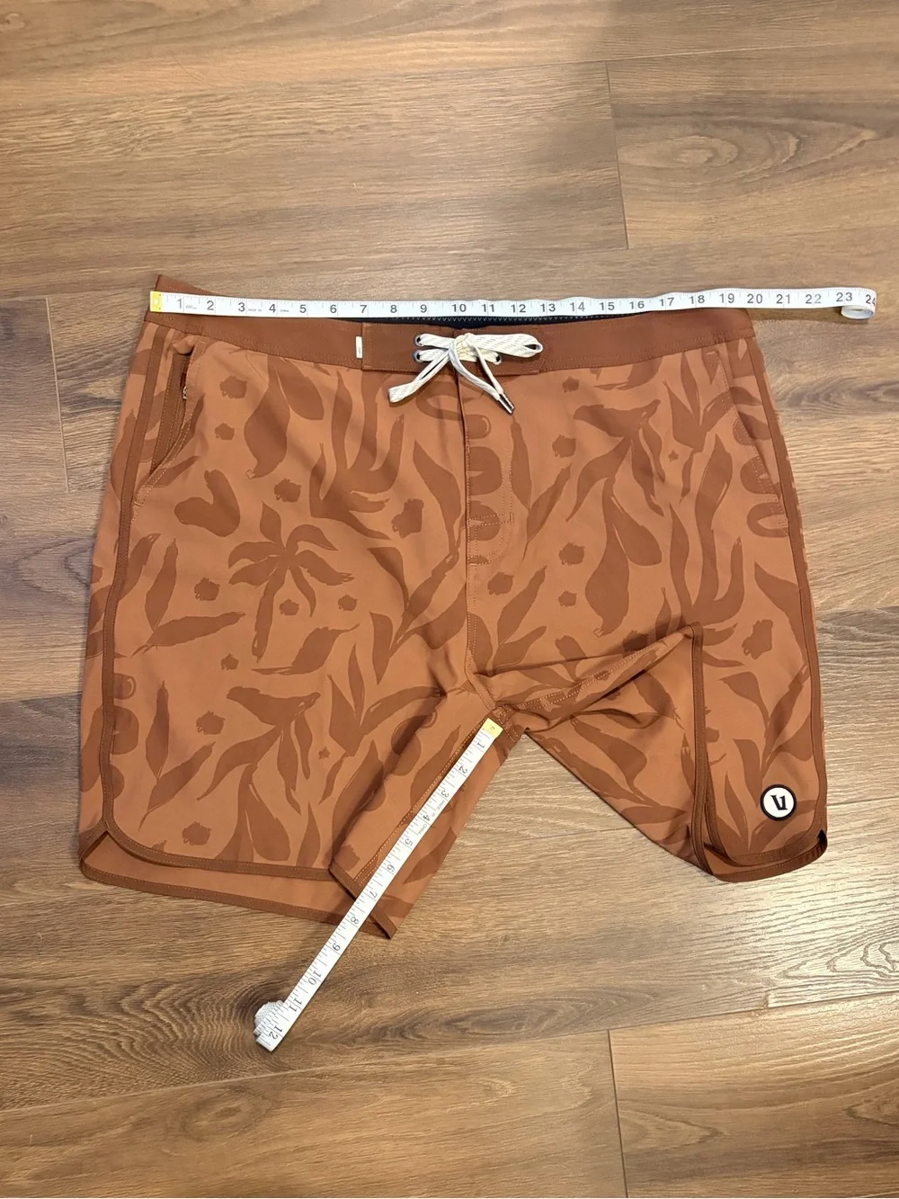 Vuori Infinity Board shorts Men’s size 38 Autumn Contigo brown botanical print